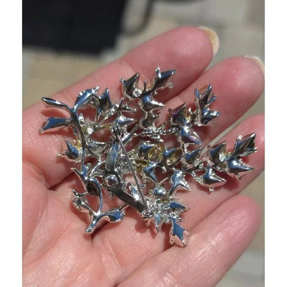 Vintage Signed Coro blue stone flower brooch - Picture 2 of 8